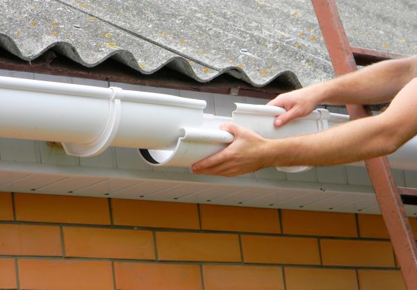 Gutter Hanging in Sequim